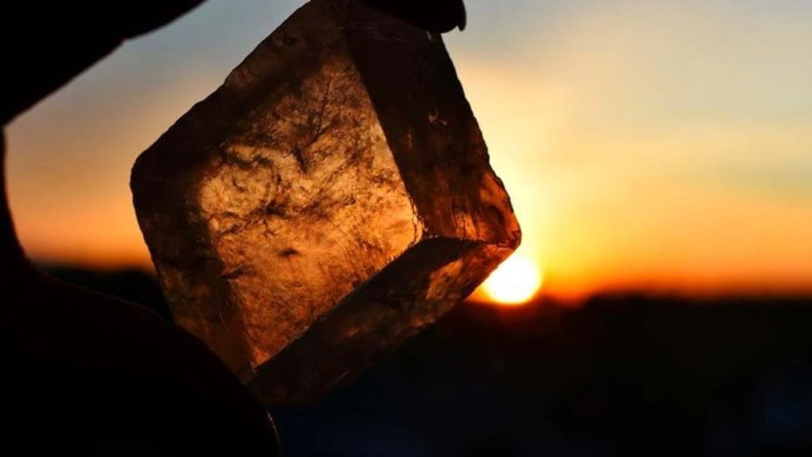 The Viking Sunstone: The Lost Optical Technology of Northern Navigators
