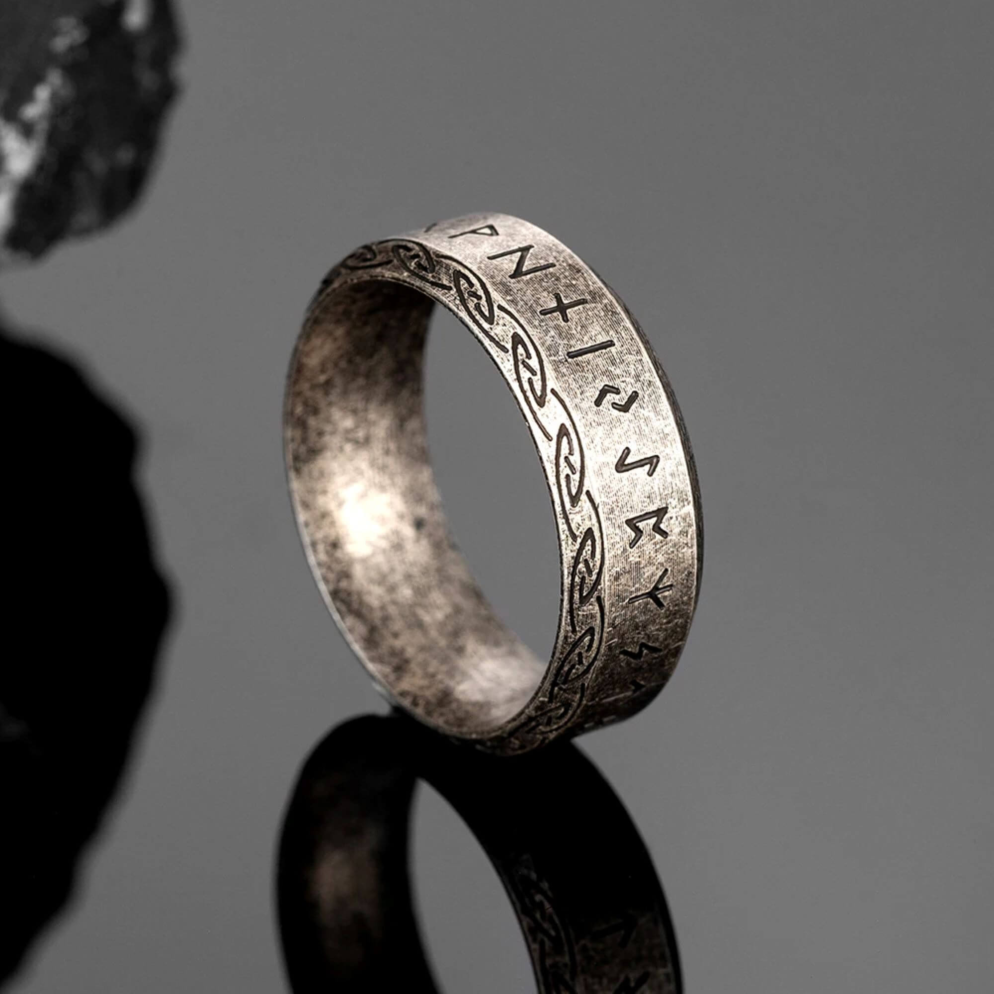 Knotwork And Runes Ring - Odin's Treasures