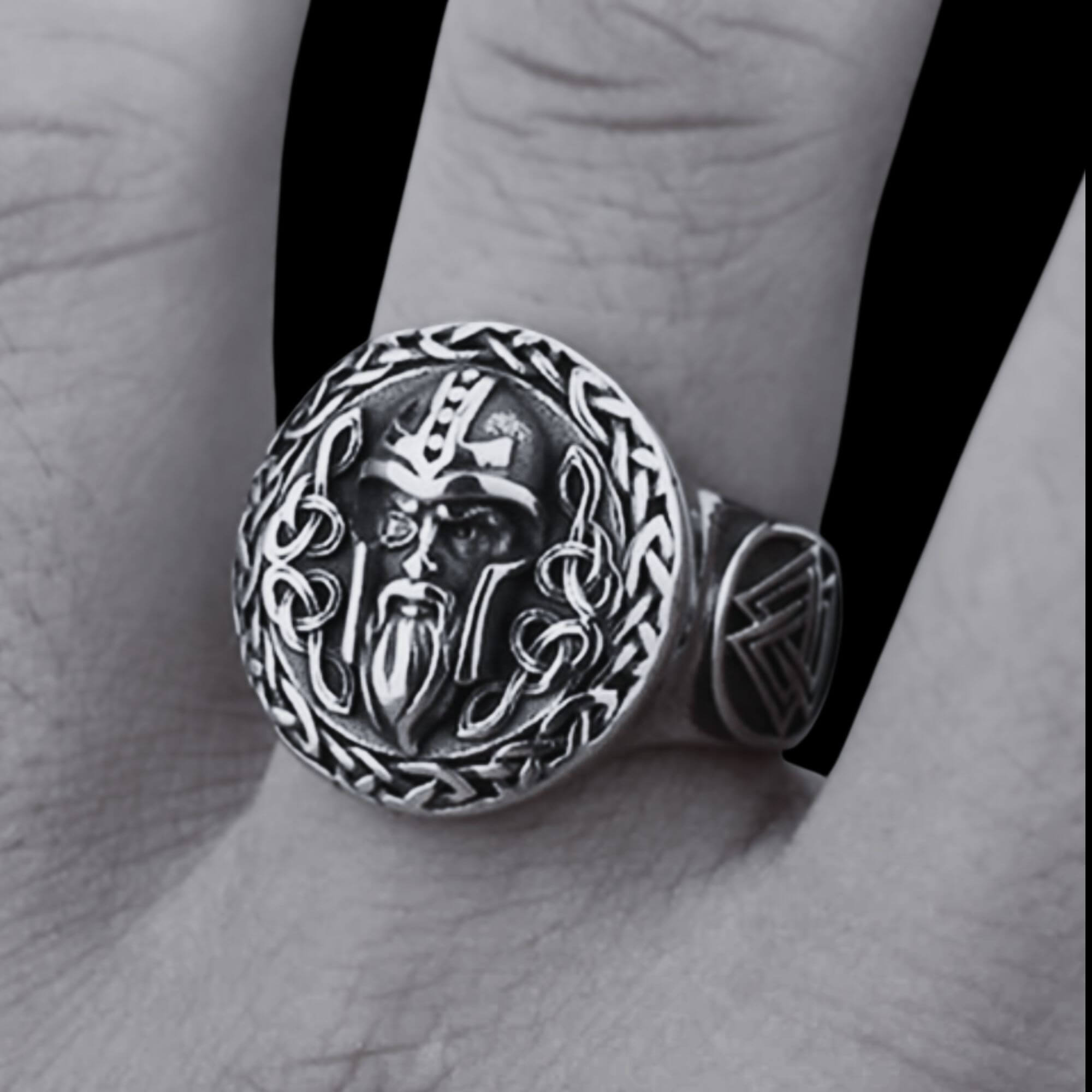 Odin's Ring with Knotwork and Valknut